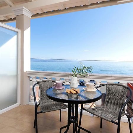 Marina Beachfront Apartment By Konnect, Ypsos Exterior foto