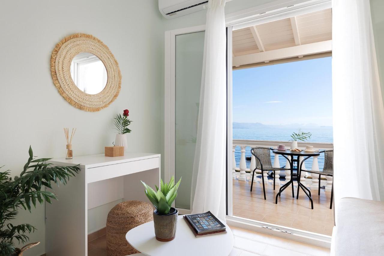 Marina Beachfront Apartment By Konnect, Ypsos Exterior foto